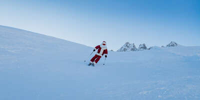 Père Noël sur les pistes de ski de Tignes